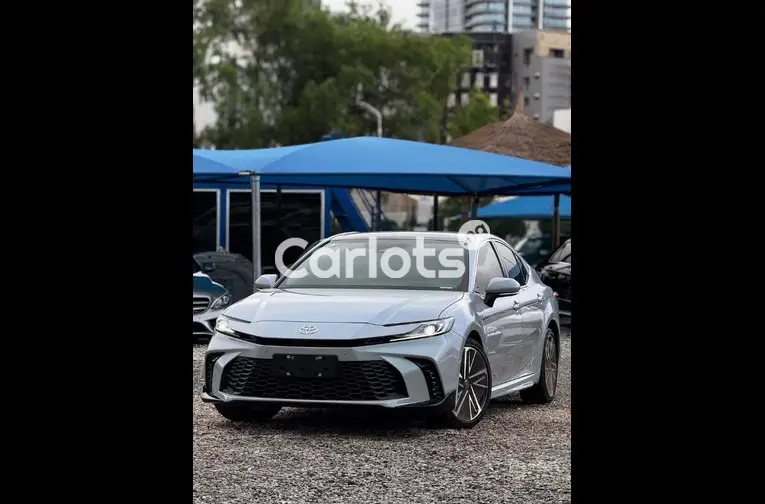 Toyota Camry 2025 - 1/4