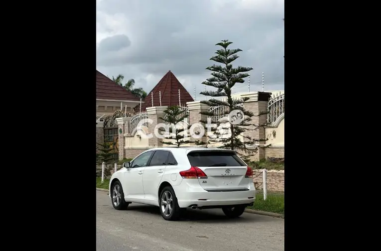 FOREIGN USED 2010 TOYOTA VENZA WITH PANORAMIC ROOF AND POWER BOOT for sale in Abuja, FCT - photo 5 of 5