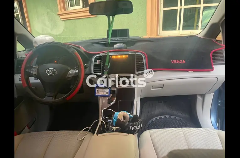 TOKS Standard 2011 Toyota VENZA AWD - 2/5
