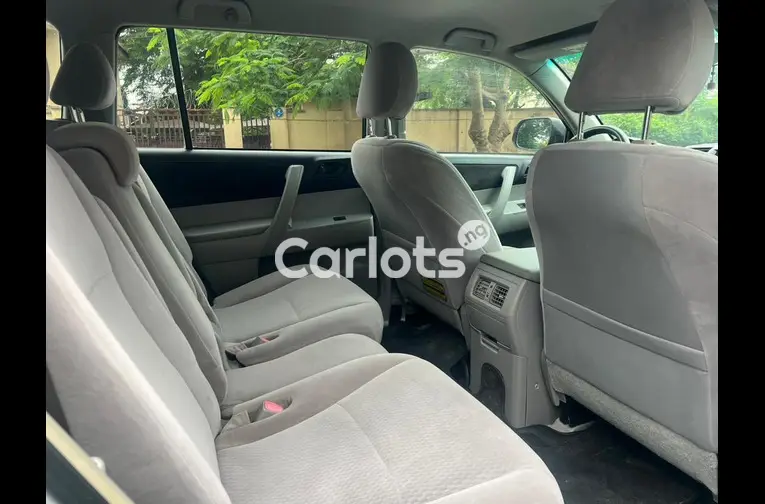CLEAN NIGERIAN USED TOYOTA HIGHLANDER 2008 MODEL for sale in Abuja, FCT - thumbnail 4