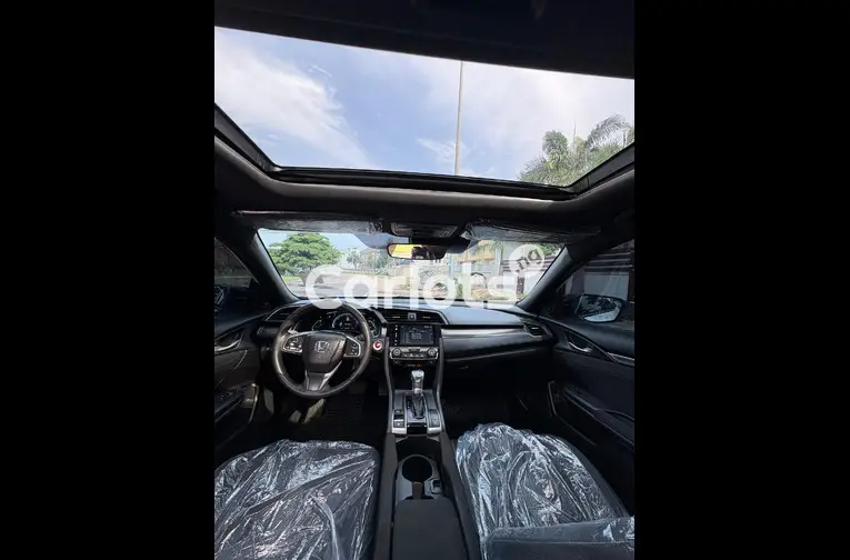 Honda Civic Sport Touring 2018 Model - 3/7