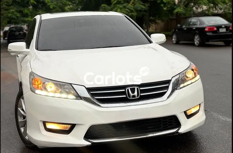 CLEAN NIGERIAN USED HONDA ACCORD 2013 MODEL - 1/7