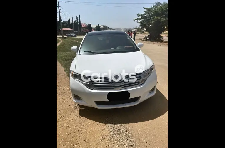 2010 TOYOTA VENZA FULL OPTION