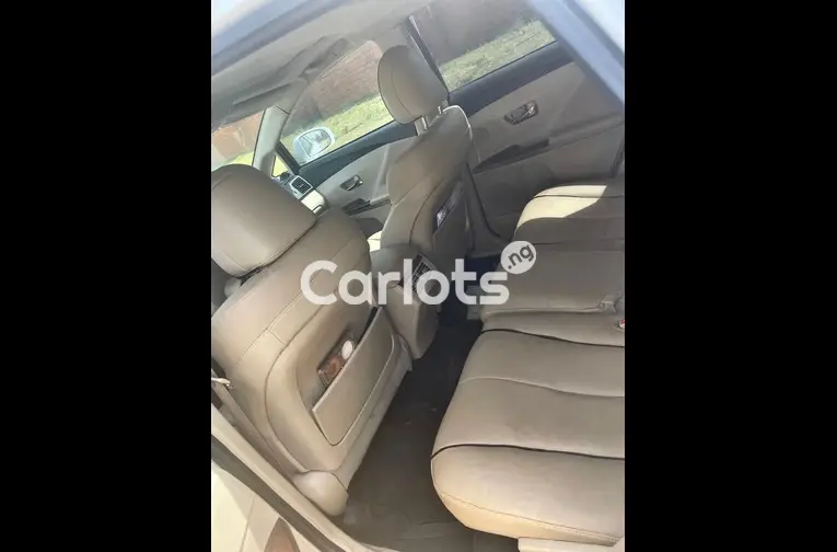Nigerian Used 2010 TOYOTA VENZA FULL OPTION for sale in Abuja, FCT - photo 3 of 4
