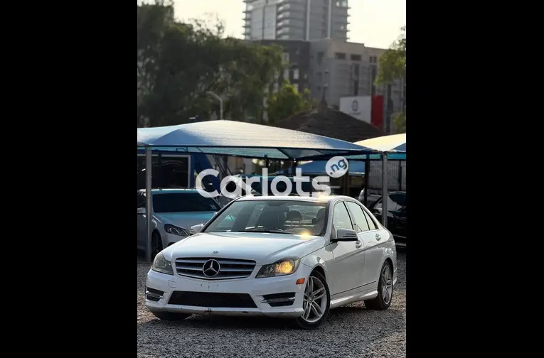 Extremely Clean 2013 Mercedes Benz C300 - 1/7