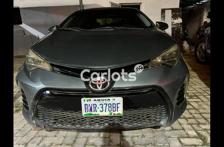 2014 Toyota Corolla With very sound engine