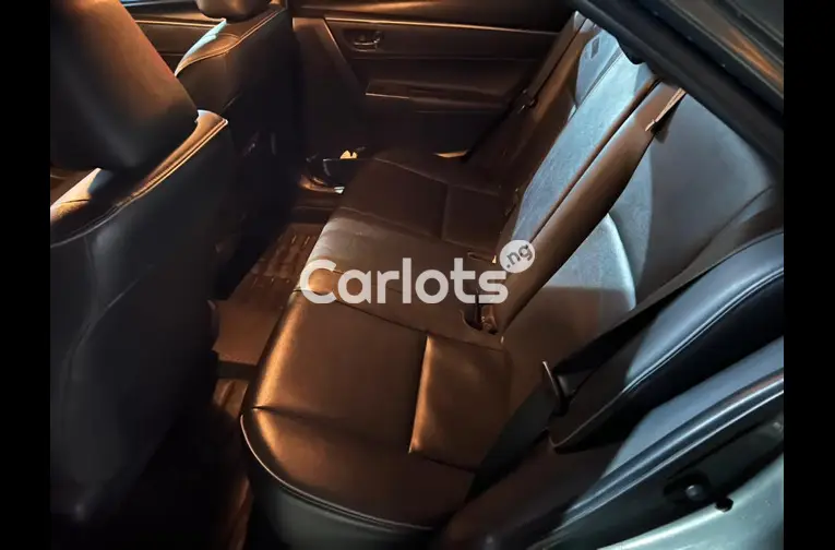 Nigerian Used 2014 Toyota Corolla With very sound engine for sale in Abuja, FCT - thumbnail 3