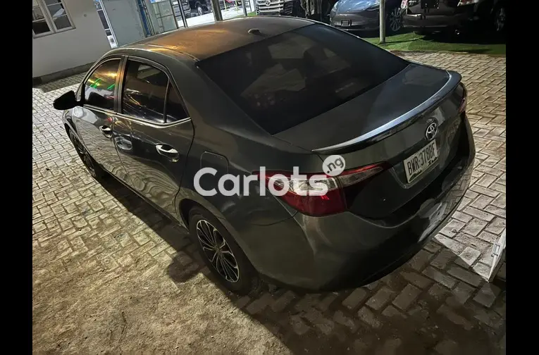 Nigerian Used 2014 Toyota Corolla With very sound engine for sale in Abuja, FCT - photo 5 of 5