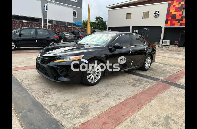 Nigerian Used TOKS STANDARD 2018 TOYOTA CAMRY LE for sale in Kaduna - photo 2 of 7