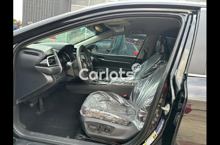 Nigerian Used TOKS STANDARD 2018 TOYOTA CAMRY LE for sale in Kaduna - photo 3 of 7