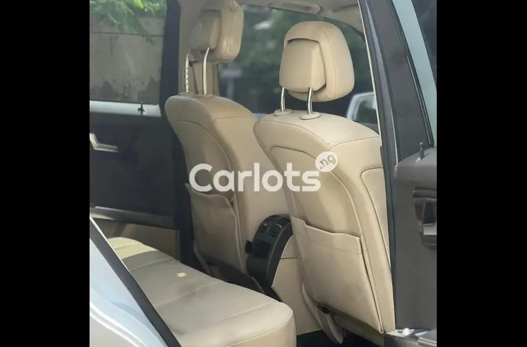 CLEAN NIGERIAN USED MERCEDES BENZ GLK 2013 MODEL - 2/6