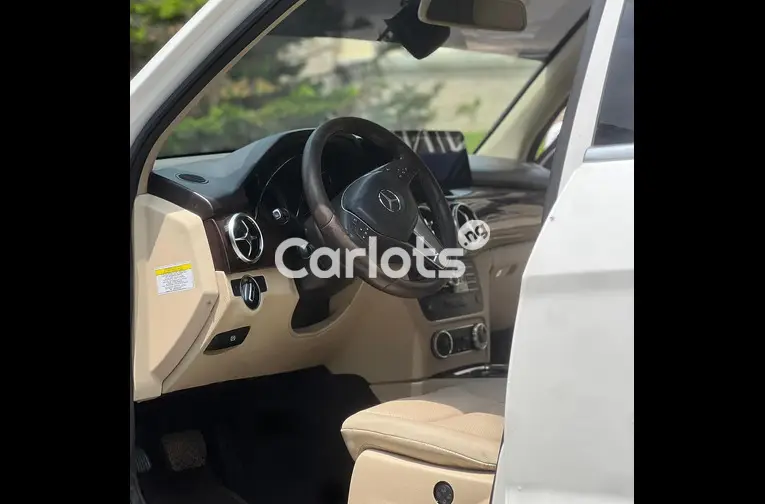 CLEAN NIGERIAN USED MERCEDES BENZ GLK 2013 MODEL - 3/6