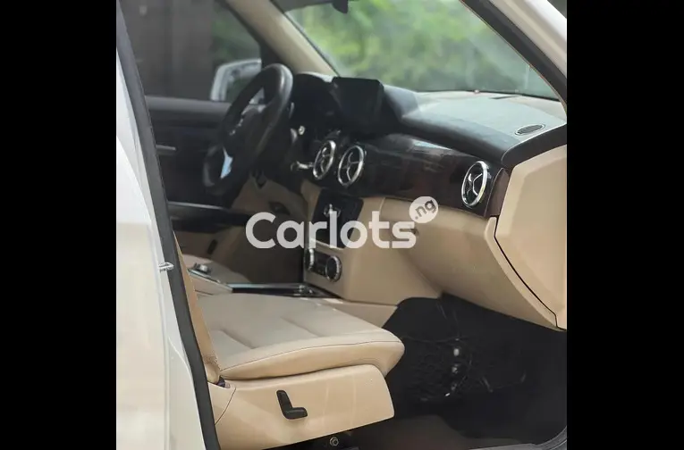 CLEAN NIGERIAN USED MERCEDES BENZ GLK 2013 MODEL for sale in Abuja, FCT - photo 4 of 6