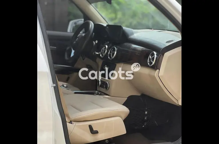 CLEAN NIGERIAN USED MERCEDES BENZ GLK 2013 MODEL - 4/6