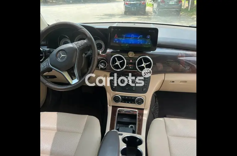 CLEAN NIGERIAN USED MERCEDES BENZ GLK 2013 MODEL - 5/6