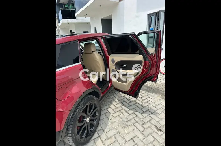 CLEAN REGISTERED 2012 RANGE ROVER EVOGUE - 6/7