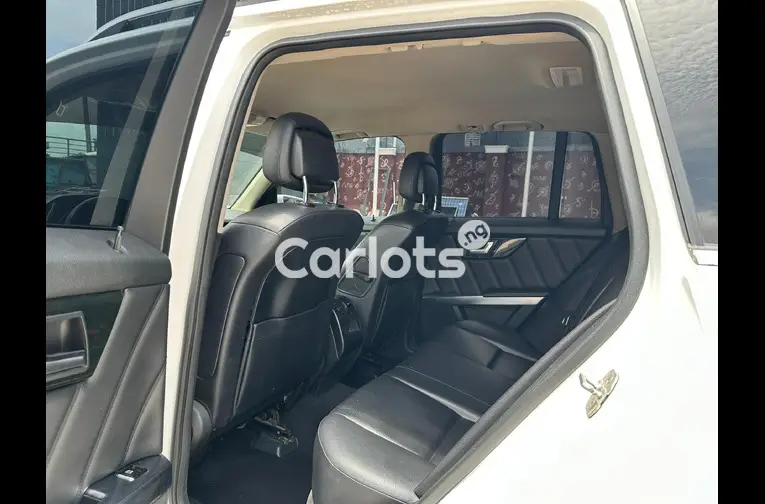 Nigerian Used 2013 MERCEDES BENZ GLK350 for sale in Kaduna - thumbnail 5