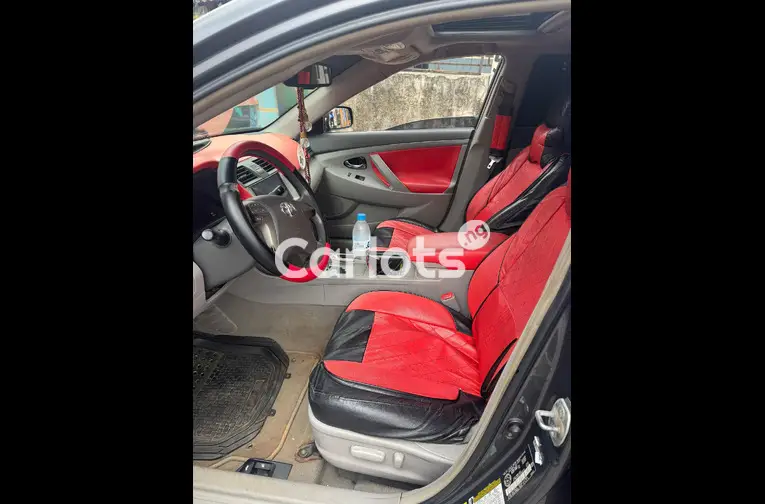 Toyota Camry 2008 v6 - 2/7