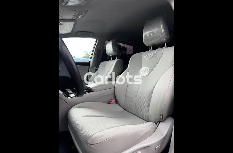 Used TOYOTA VENZA 2013 for sale in Garki, FCT - thumbnail 5