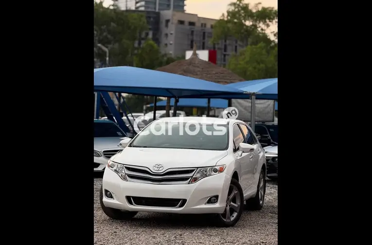 Nigerian Used TOYOTA VENZA 2015 for sale in Garki, FCT - photo 1 of 6