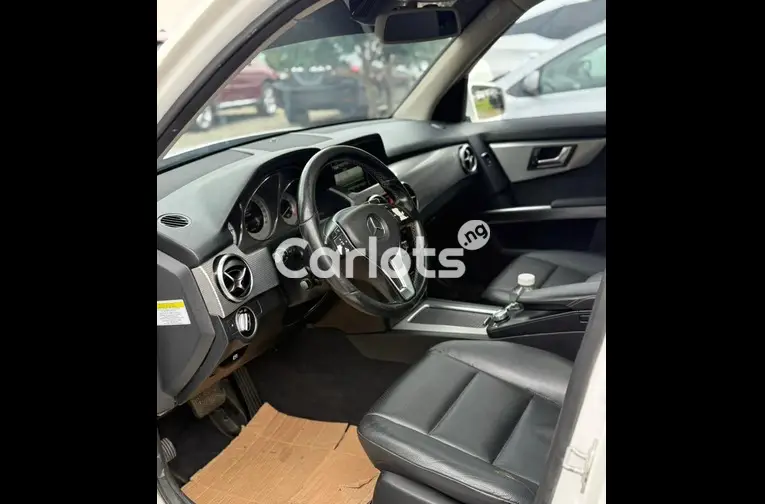 Nigerian Used 2014 MERCEDES BENZ GLK350 FULL OPTION for sale in Abuja, FCT - photo 5 of 7