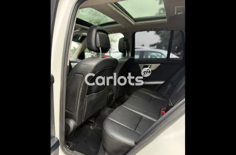 Nigerian Used 2014 MERCEDES BENZ GLK350 FULL OPTION for sale in Abuja, FCT - photo 6 of 7
