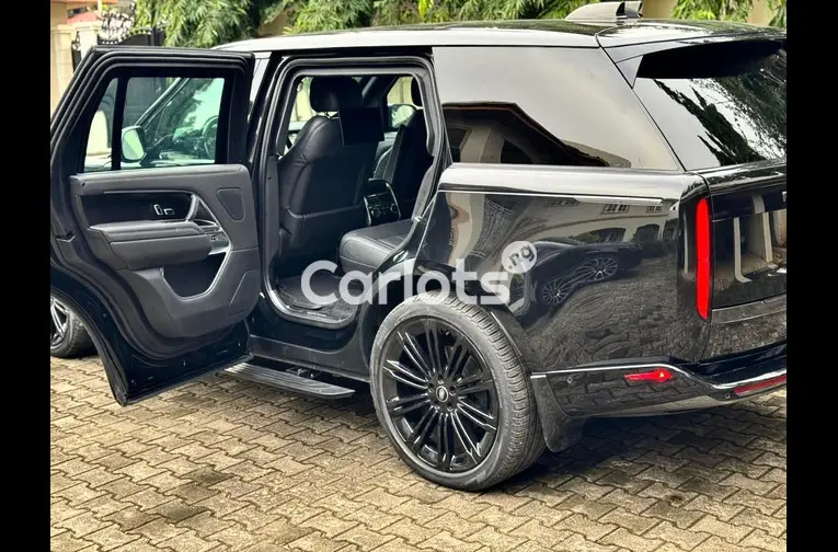 Foreign Used 2024 BULLETPROOF RANGE ROVER VOGUE for sale in Abuja, FCT - thumbnail 4