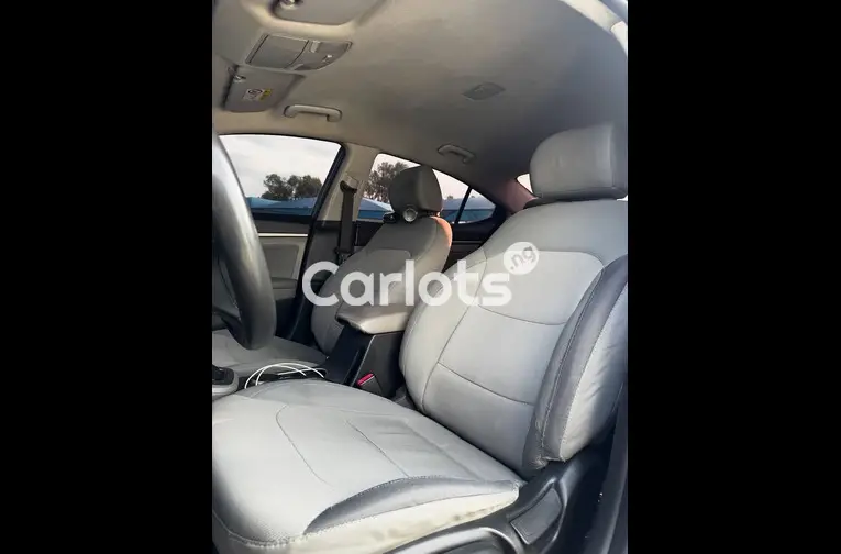 Foreign Used Clean 2012 Hyundai Elantra for sale in Garki, FCT - photo 3 of 7