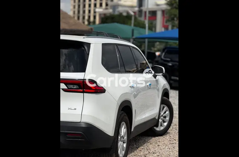 Foreign Used 2024 TOYOTA GRAND HIGHLANDER for sale in Garki, FCT - photo 6 of 7