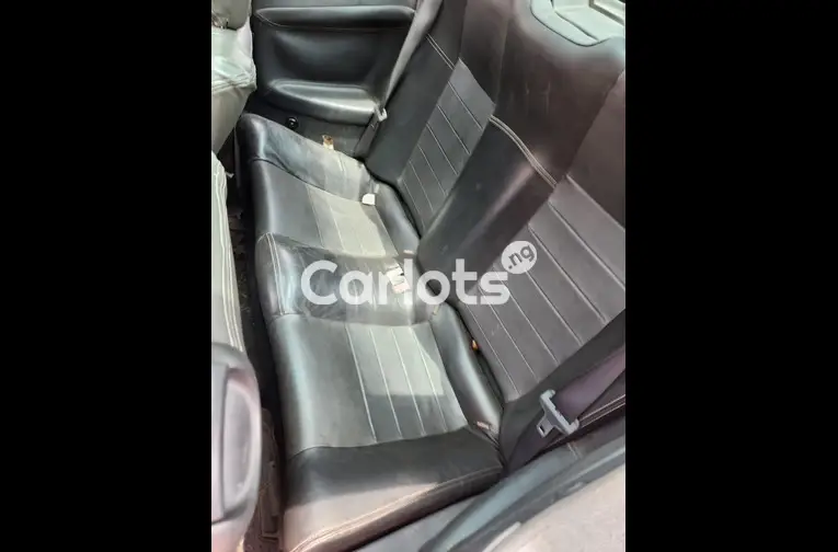 CLEAN REGISTERED 2004 RENAULT LAGUNA CONVERTIBLE for sale in Igando, Lagos - thumbnail 3