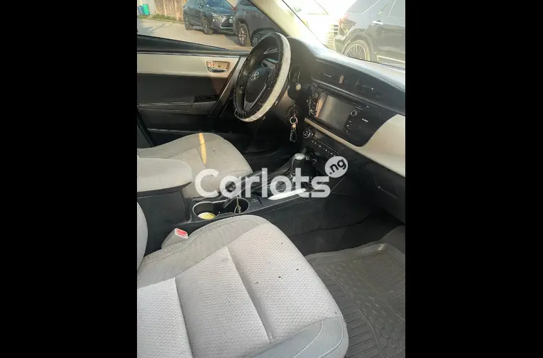 Nigerian Used FEW MONTHS REGISTERED 2015 TOYOTA COROLLA LE for sale in Amuwo Odofin, Lagos - photo 2 of 7