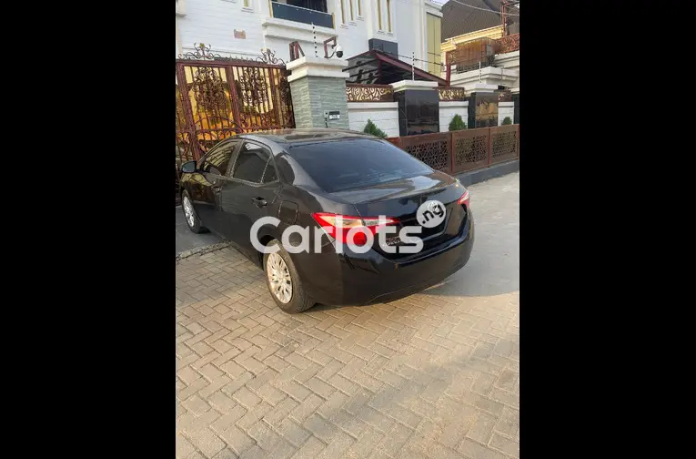 Nigerian Used FEW MONTHS REGISTERED 2015 TOYOTA COROLLA LE for sale in Amuwo Odofin, Lagos - photo 6 of 7
