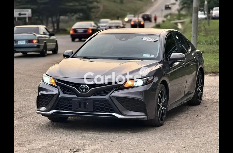 FOREIGN USED 2022 TOYOTA CAMRY SE for sale in Abuja, FCT - photo 1 of 7