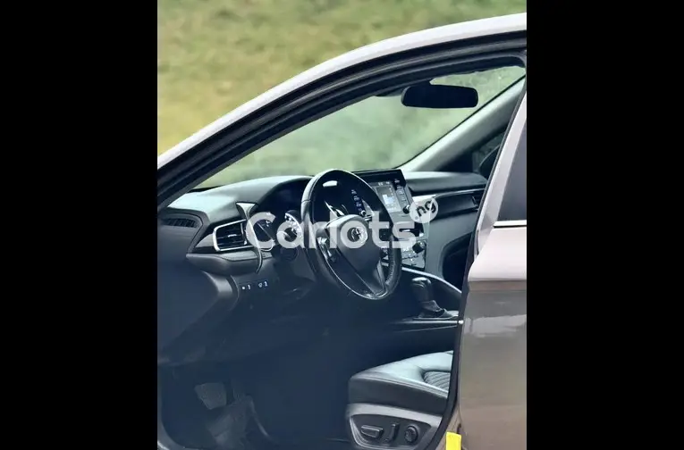 FOREIGN USED 2022 TOYOTA CAMRY SE for sale in Abuja, FCT - thumbnail 4