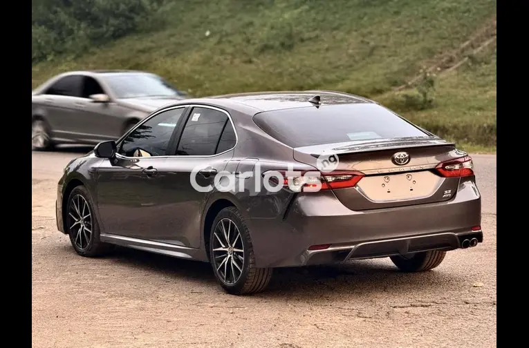 FOREIGN USED 2022 TOYOTA CAMRY SE for sale in Abuja, FCT - photo 5 of 7