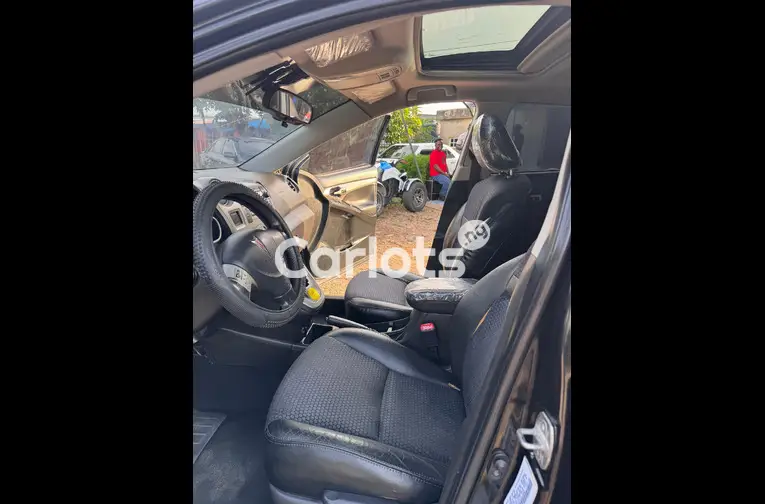 Nigerian Used TOKS STANDARD 2008 PONTIAC VIBE GT for sale in Kaduna - thumbnail 3