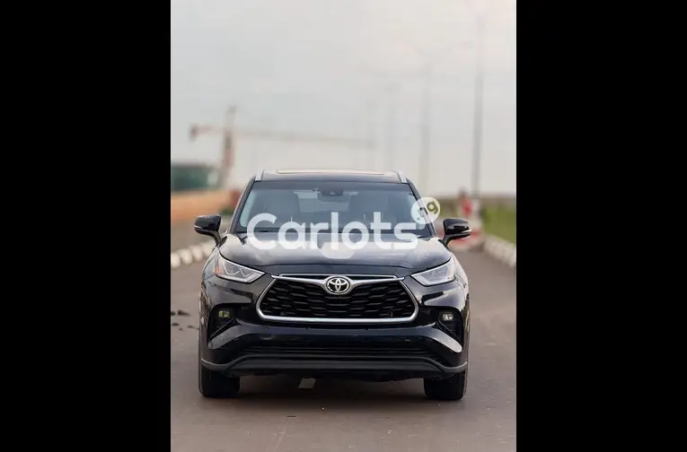 FOREIGN USED 2022 TOYOTA HIGHLANDER XLE for sale in Abuja, FCT - photo 2 of 7