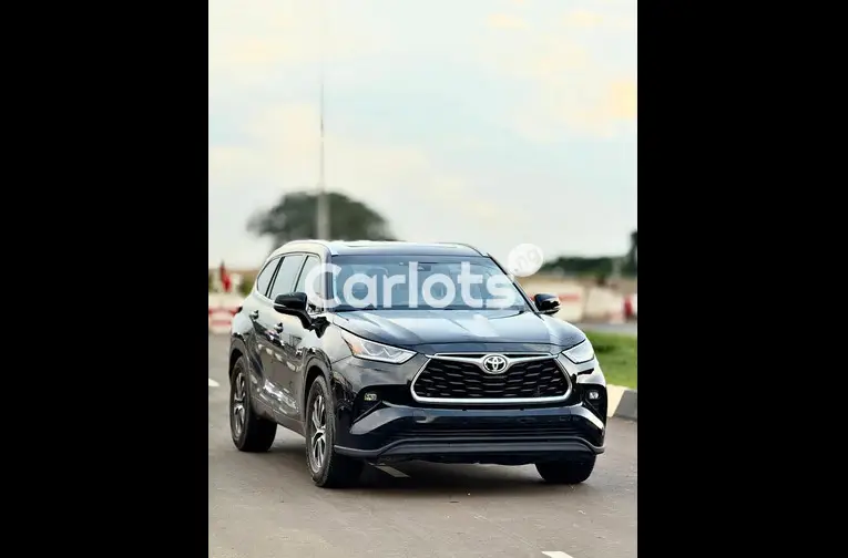 FOREIGN USED 2022 TOYOTA HIGHLANDER XLE for sale in Abuja, FCT - thumbnail 3