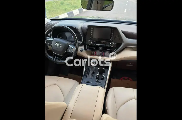 FOREIGN USED 2022 TOYOTA HIGHLANDER XLE for sale in Abuja, FCT - thumbnail 4
