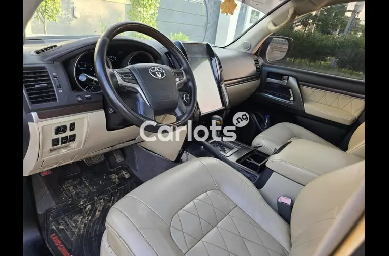 Nigerian Used 2021 UPGRADED TOYOTA LAND CRUISER for sale in Abuja, FCT - thumbnail 3