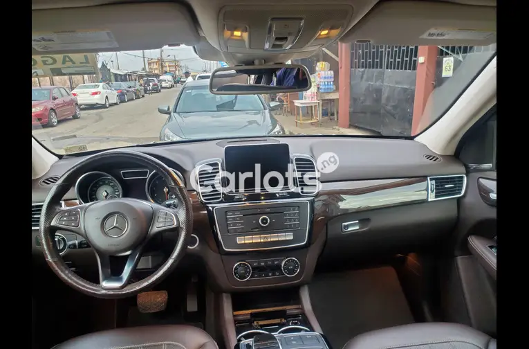 Mercedes-Benz GLE350 2016 - 2/7