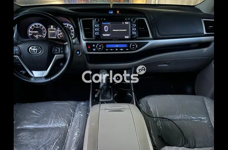 FOREIGN USED 2019 TOYOTA HIGHLANDER XLE for sale in Abuja, FCT - thumbnail 3