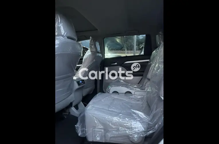 FOREIGN USED 2019 TOYOTA HIGHLANDER XLE for sale in Abuja, FCT - thumbnail 4