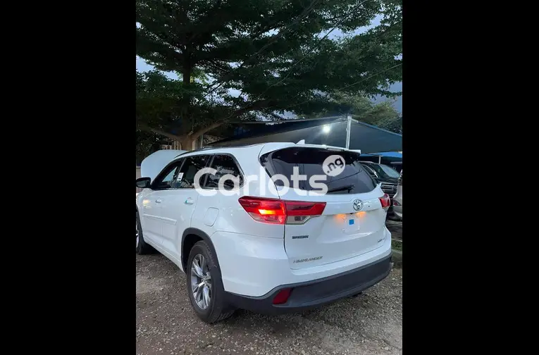 FOREIGN USED 2019 TOYOTA HIGHLANDER XLE for sale in Abuja, FCT - thumbnail 6