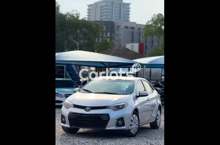 TOYOTA COROLLA 2016