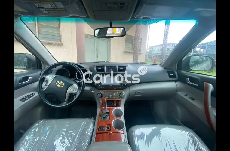 FEW MONTHS USED 2008 TOYOTA HIGHLANDER LIMITED for sale in Surulere, Lagos - photo 2 of 7