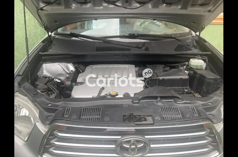 FEW MONTHS USED 2008 TOYOTA HIGHLANDER LIMITED for sale in Surulere, Lagos - thumbnail 5