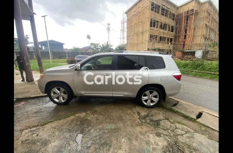 FEW MONTHS USED 2008 TOYOTA HIGHLANDER LIMITED for sale in Surulere, Lagos - thumbnail 6