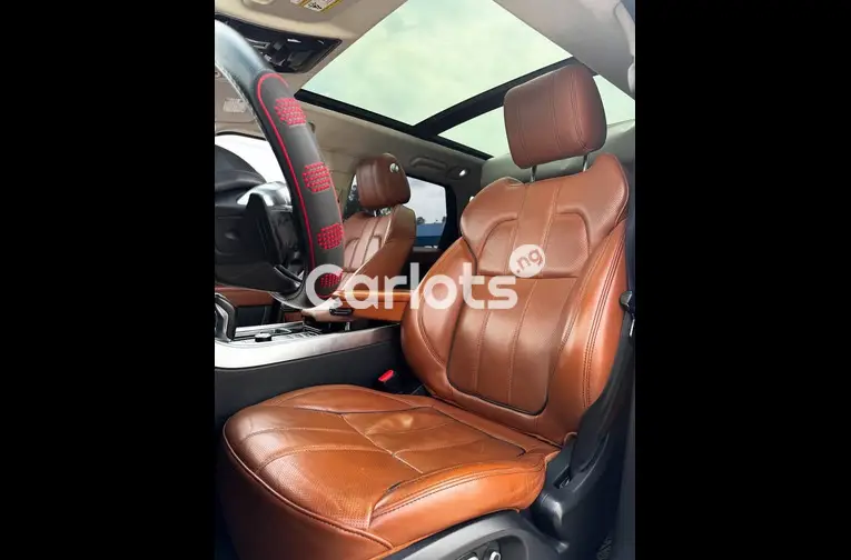 Nigerian Used Extremely Clean 2015 Range Rover Sport for sale in Garki, FCT - thumbnail 3