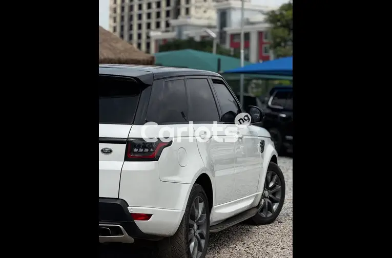 Nigerian Used Extremely Clean 2015 Range Rover Sport for sale in Garki, FCT - thumbnail 6